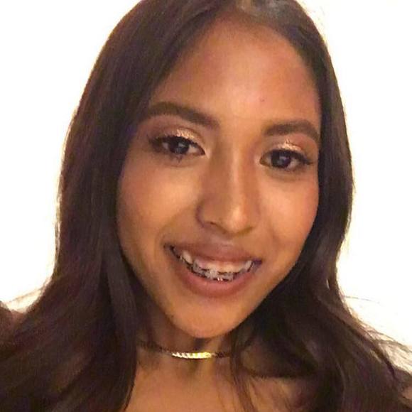 Meet your Posher, Gabriela - Picture 1 of 1